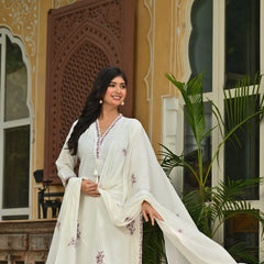 Serene Pearl – White Muslin Ethnic Set with Floral Threadwork & Dupatta
