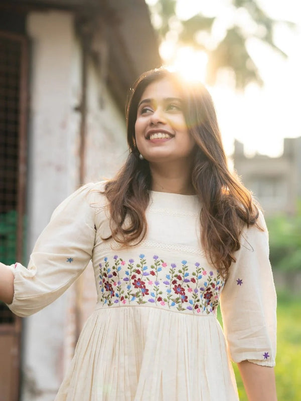 Noor-E-Khaas – Elegant Off-White Summer Dress